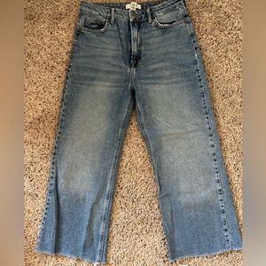 Wide leg cropped denim jeans size 26. Forever 21.